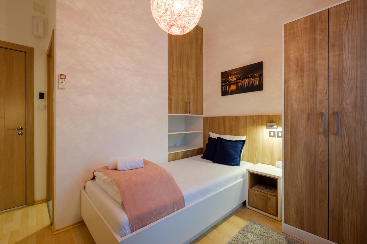 Airport Hotel Garni Belgrado Buitenkant foto