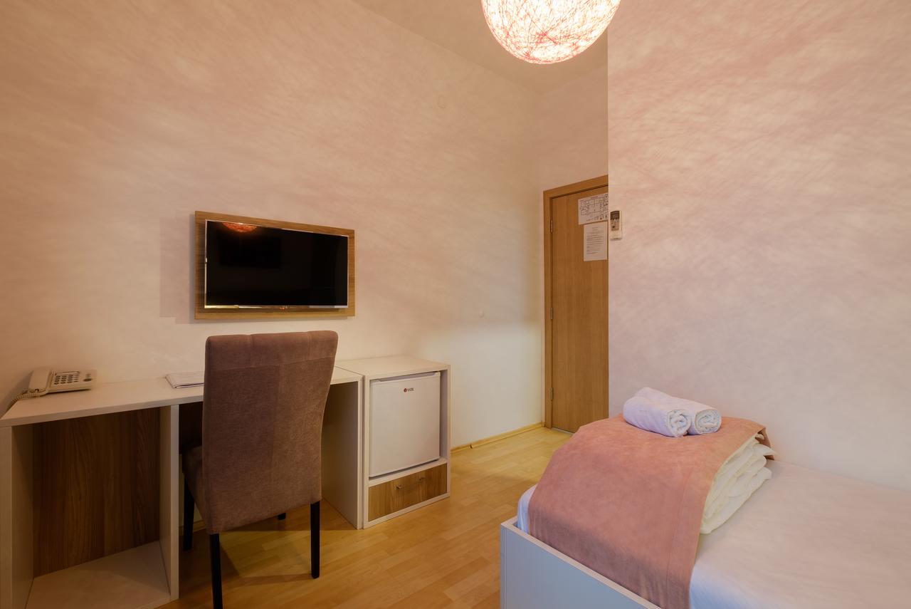 Airport Hotel Garni Belgrado Buitenkant foto