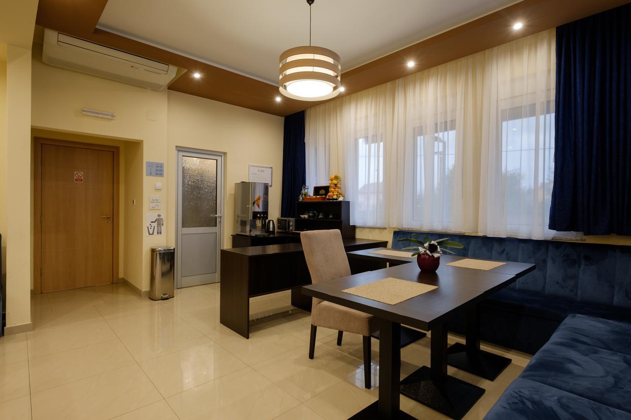 Airport Hotel Garni Belgrado Buitenkant foto