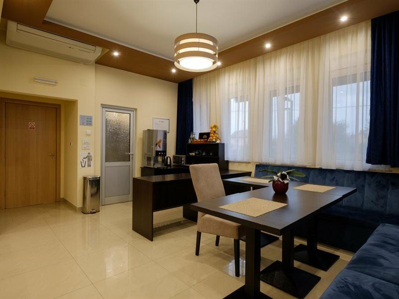 Airport Hotel Garni Belgrado Buitenkant foto